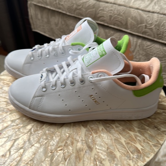 Adidas Stan Smith Disney - Miss Piggy and Kermit size 6 (women’s 8) - Picture 3 of 6